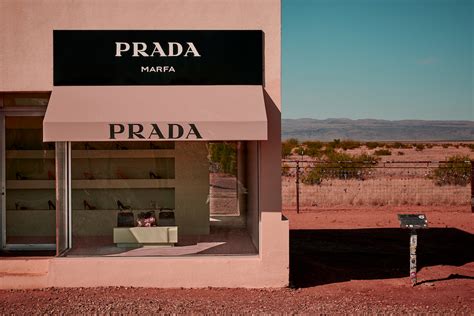 prada desierto|prada marfa texas.